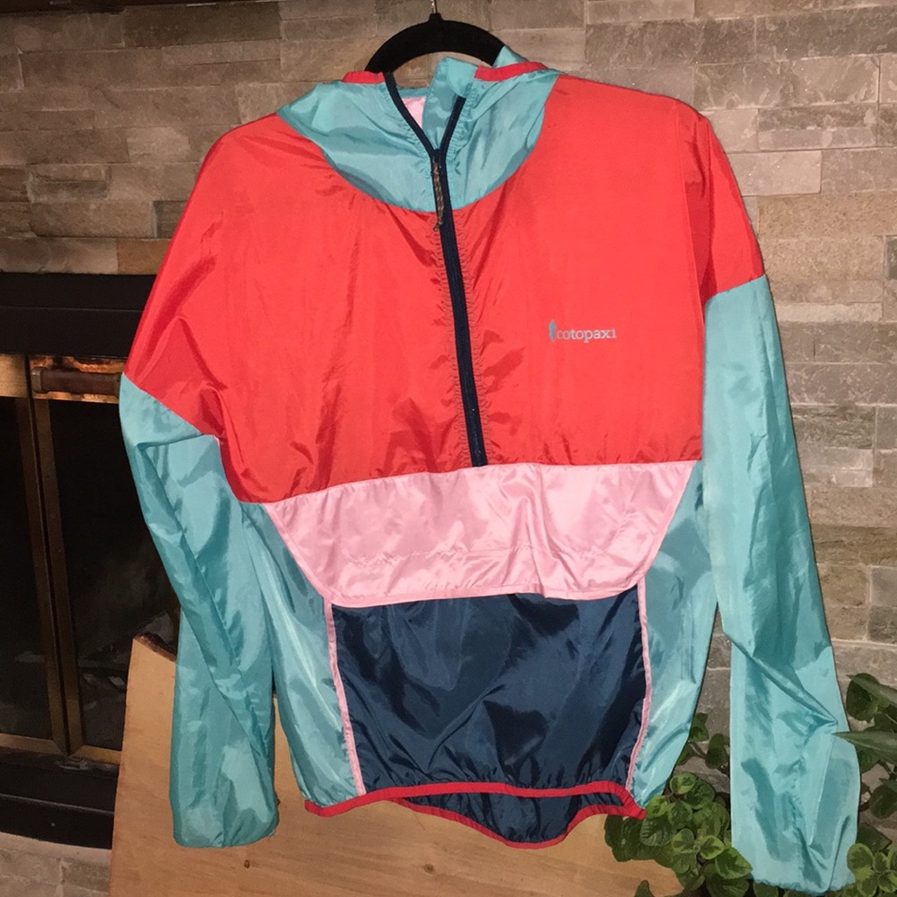 Cotopaxi Teca windbreaker